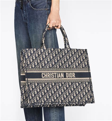 dior book tote 名前|dior ブック トット.